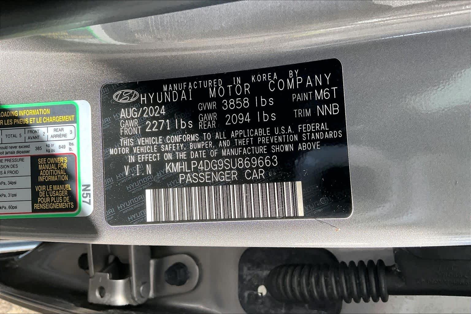 Used 2025 Fluid Metal Hyundai Limited image 34
