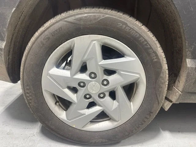 Used 2025 Gray Hyundai SE image 6