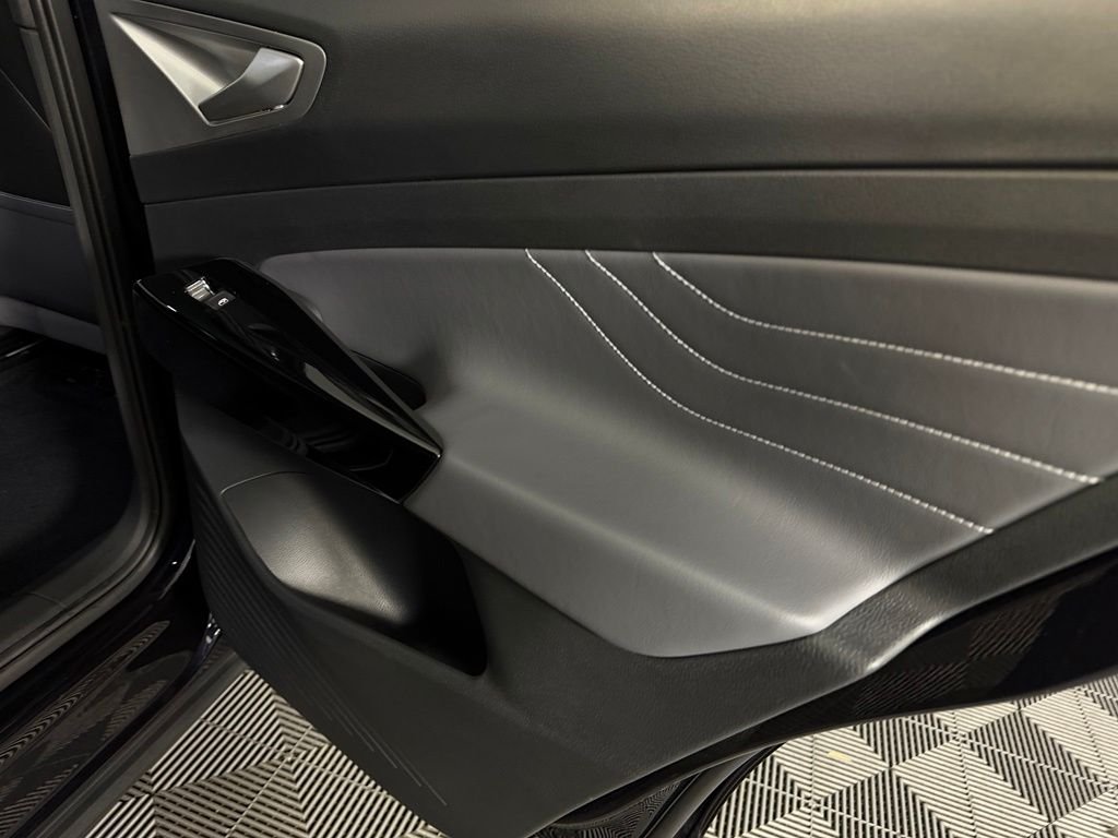 Used 2023 Black Volkswagen Pro S image 31