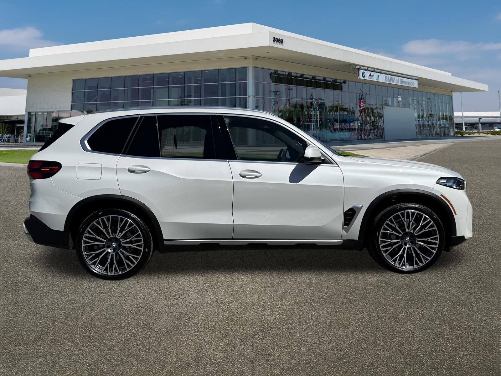 Used 2026 Mineral White Metallic BMW sDrive40i image 12