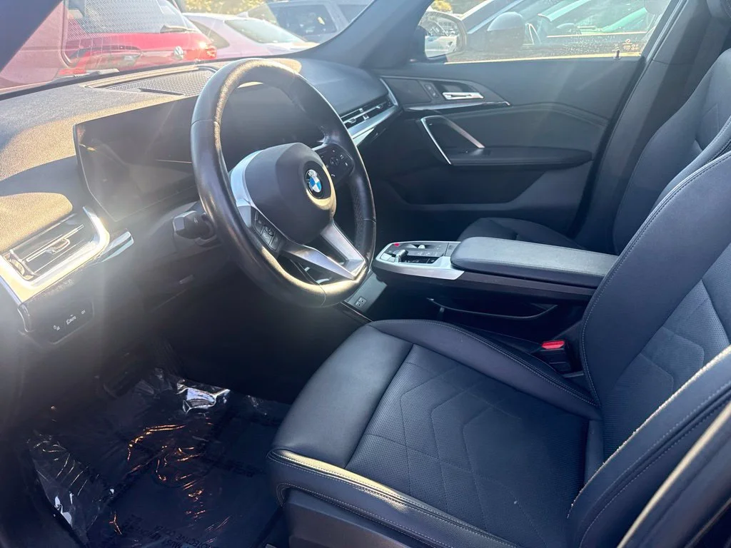Used 2023 Black BMW xDrive28i image 3