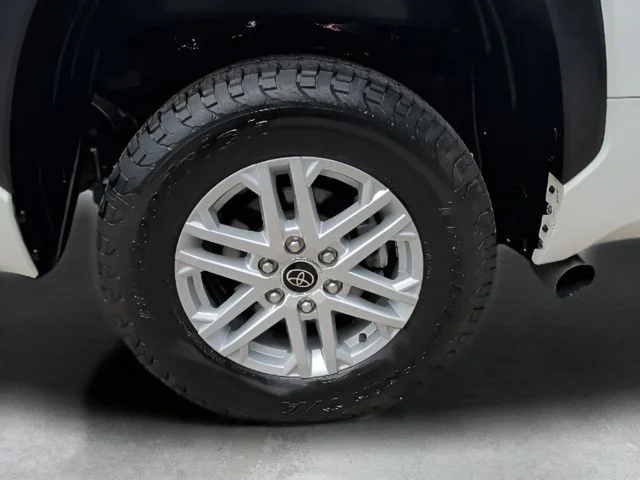 Used 2022 White Toyota SR5 image 13