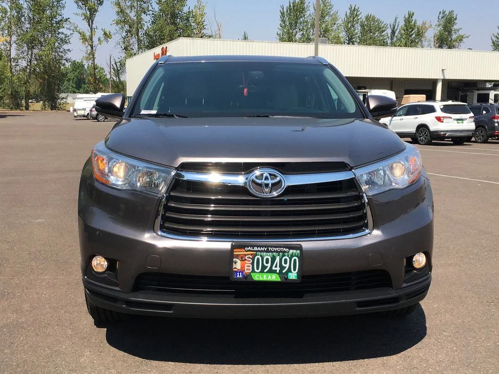 Used 2016 Gray Toyota XLE V6 image 10
