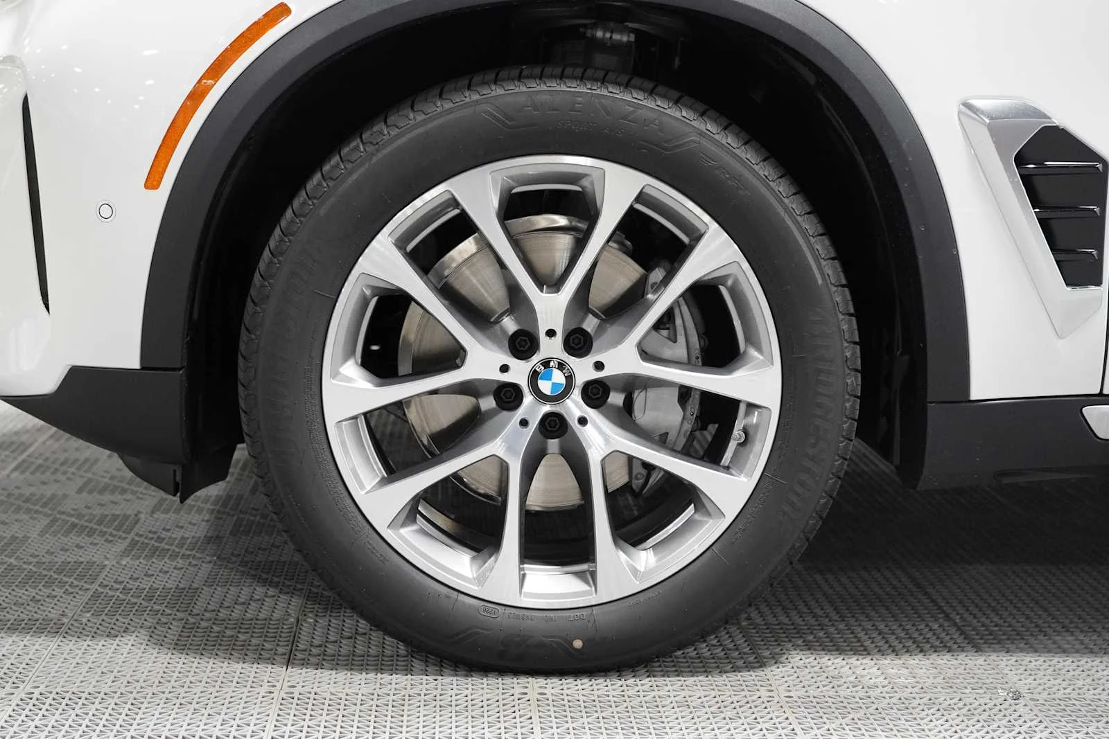 New 2026 Alpine White BMW xDrive40i image 7