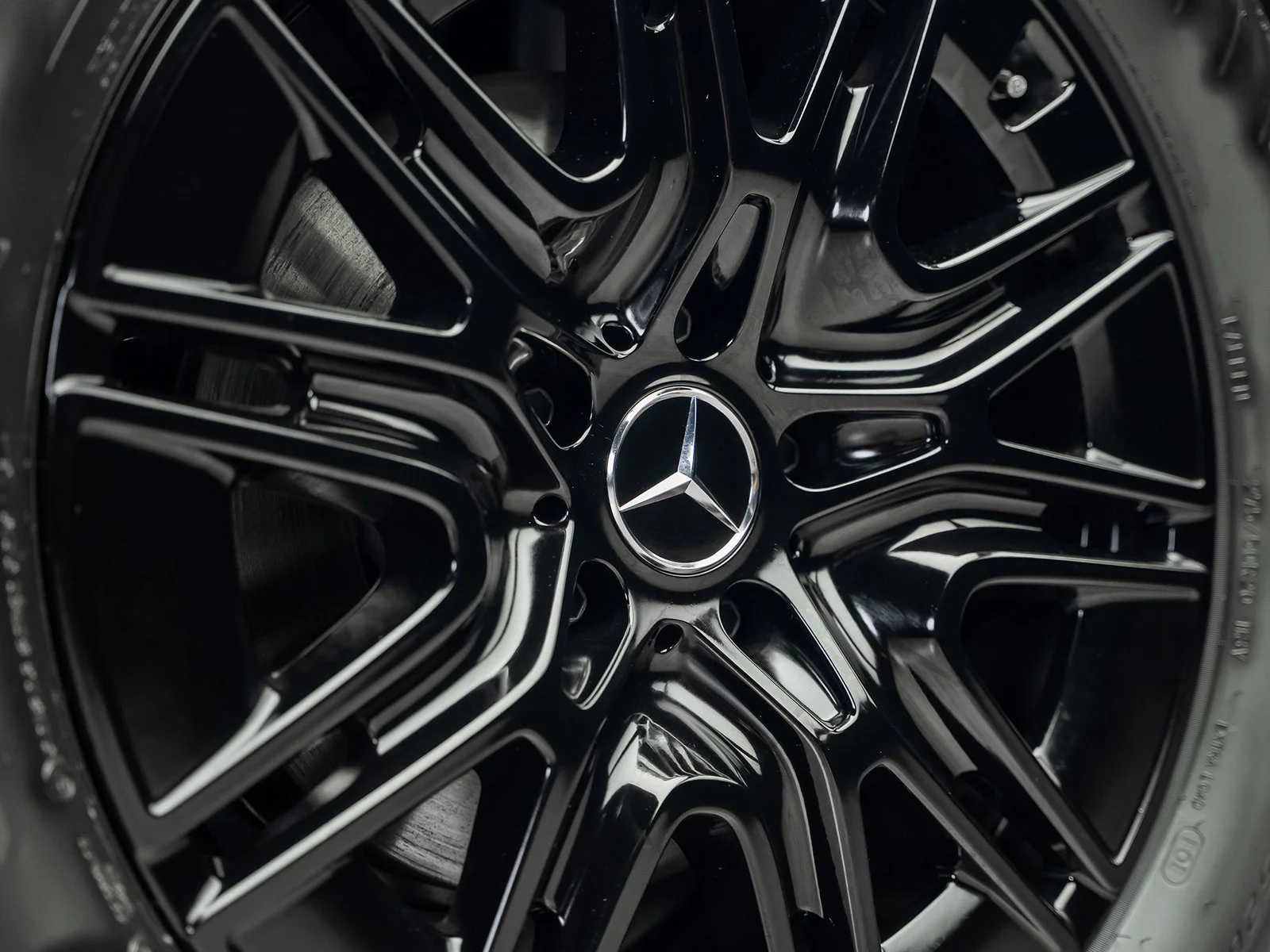 Used 2025  Mercedes-Benz G 580 image 23