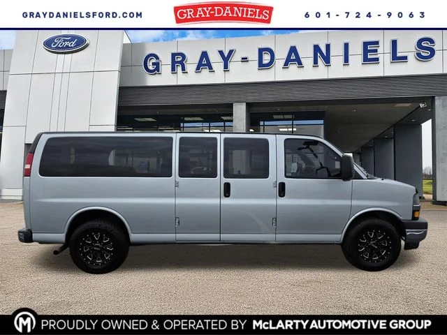 2018 Chevrolet Express 3500 LT Extended's photo