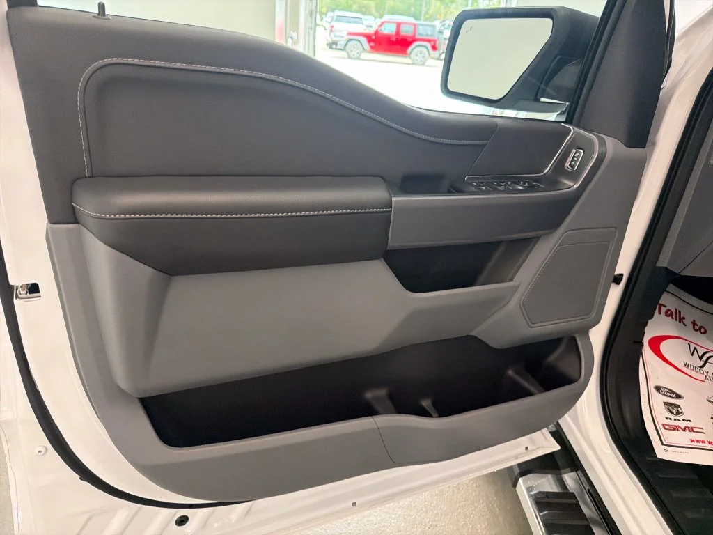 New 2026 Oxford White Ford XLT image 13