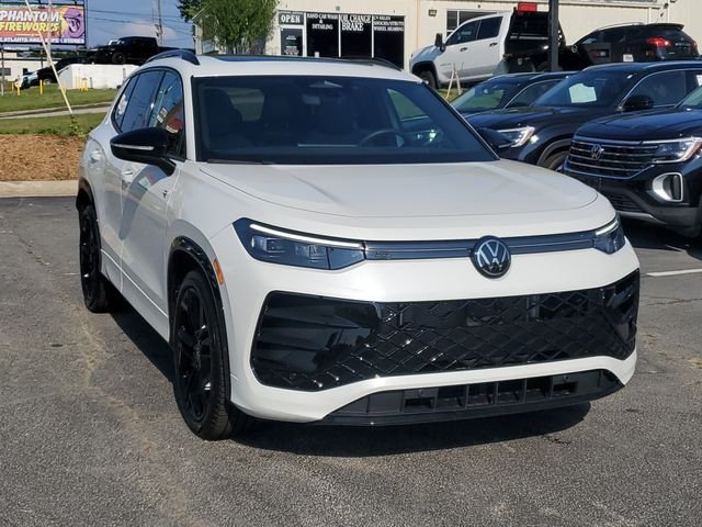Certified Used 2025 White Volkswagen 2.0T SE R-Line Black image 3