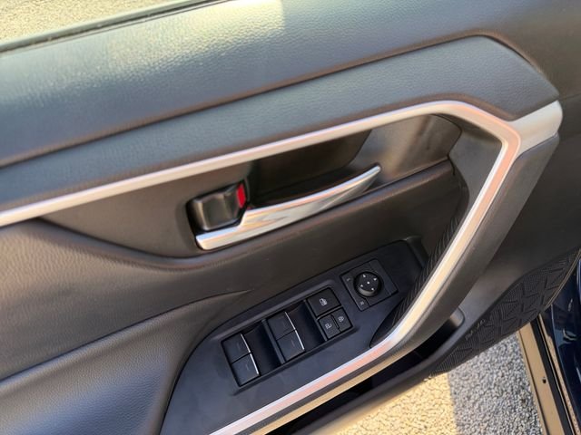2023 Toyota RAV4 XLE - Photo 17