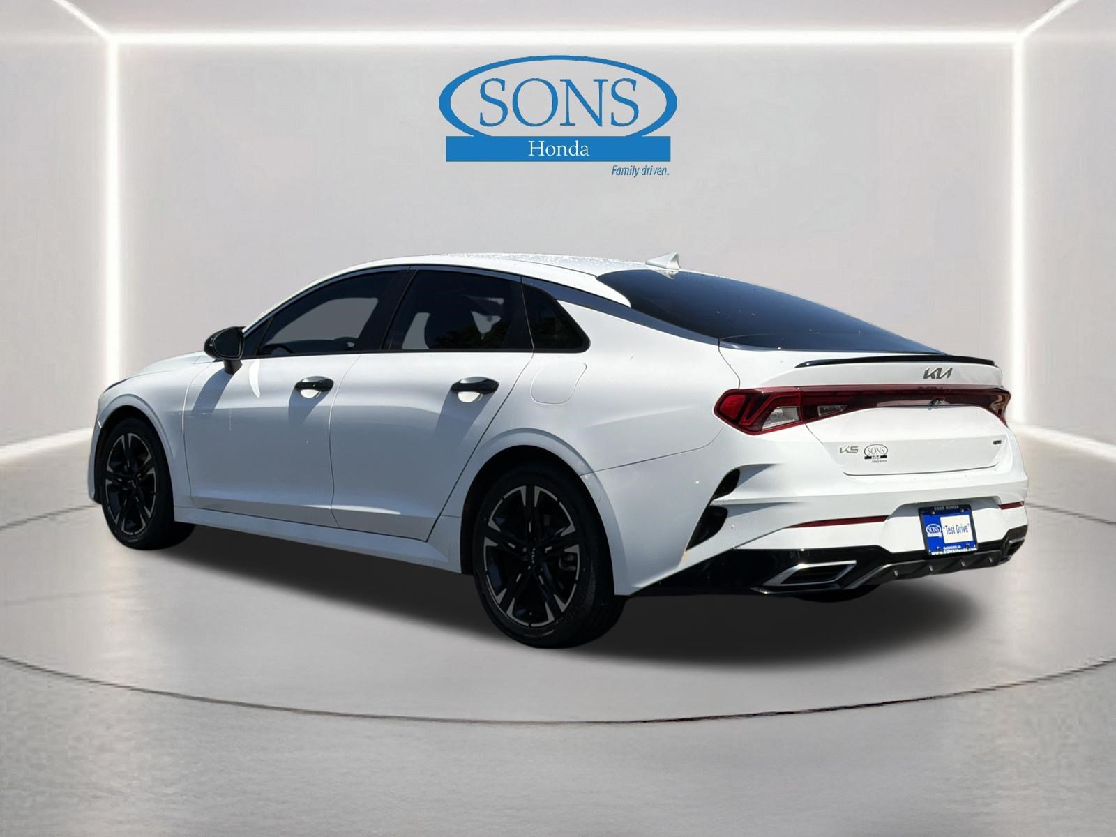 Used 2023 Glacial White Pearl Kia GT-Line image 24
