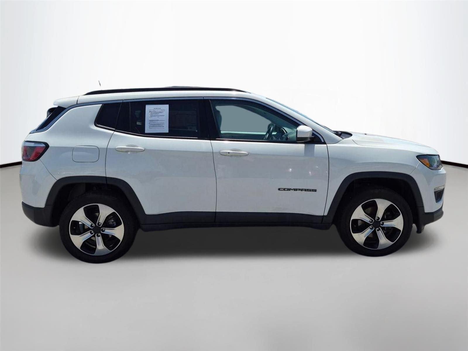 Used 2018 White Clearcoat Jeep Latitude image 4