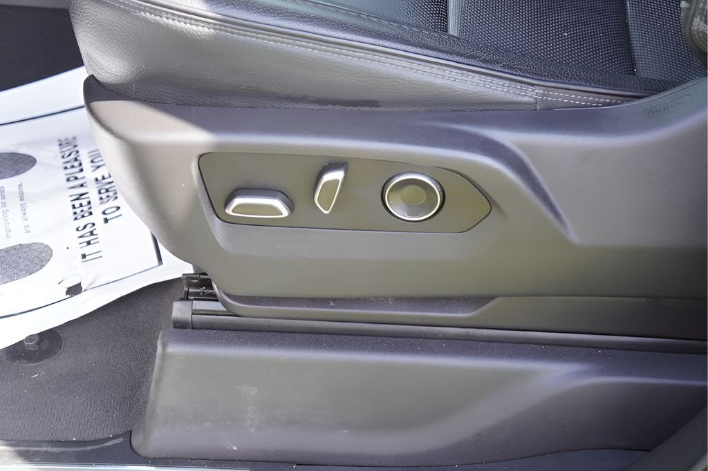 Used 2024 Onyx Black GMC Denali image 21