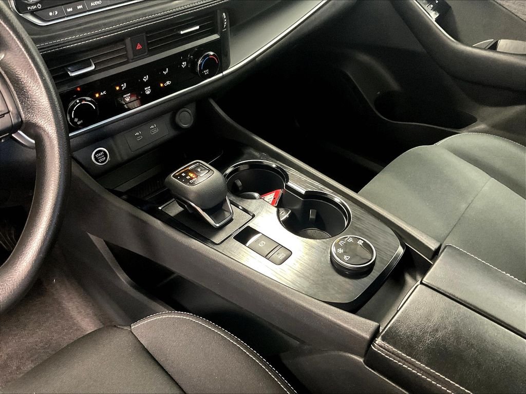 Used 2023 White Nissan S image 20