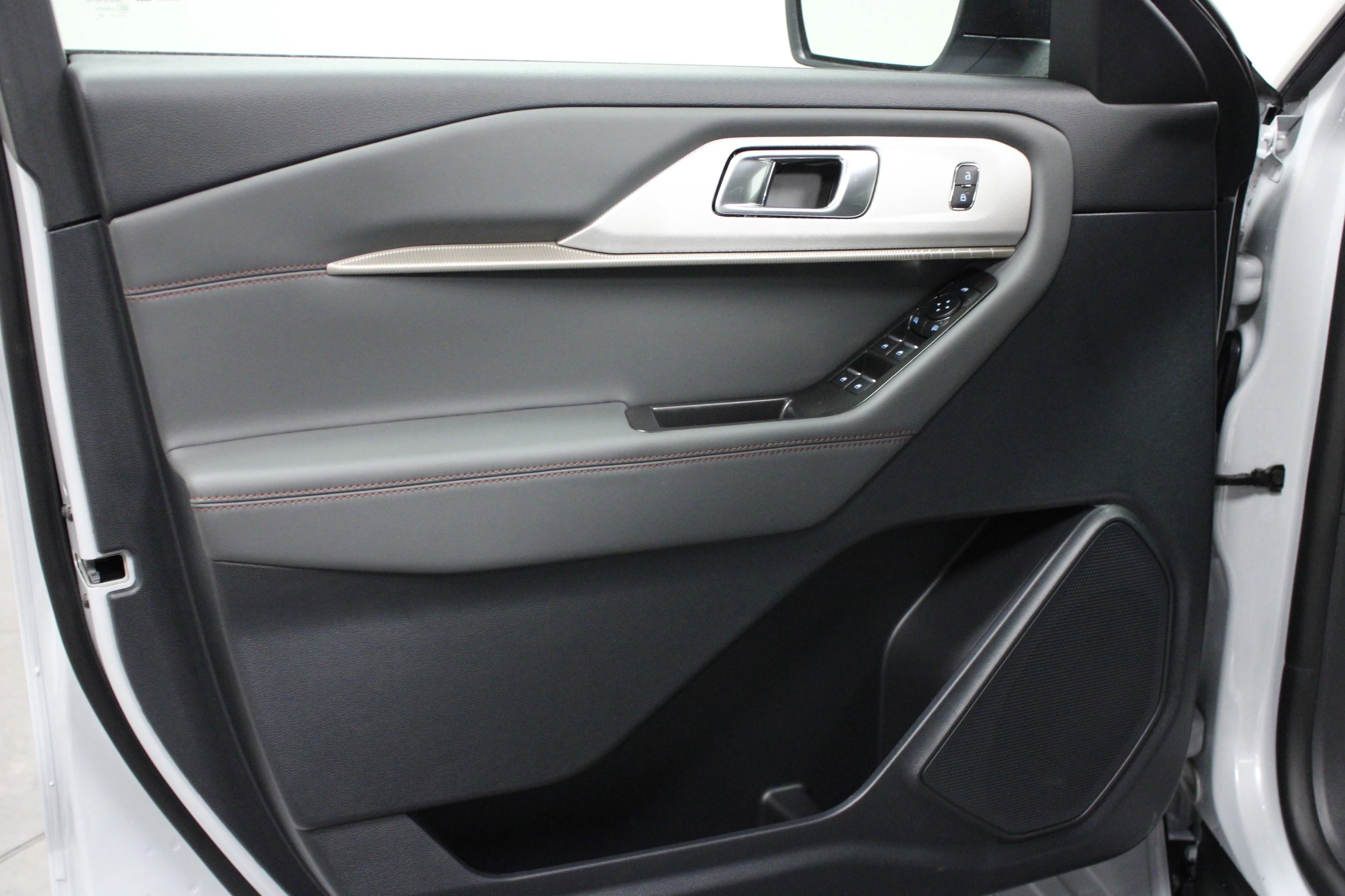 New 2026 Space White Metallic Ford Active image 11