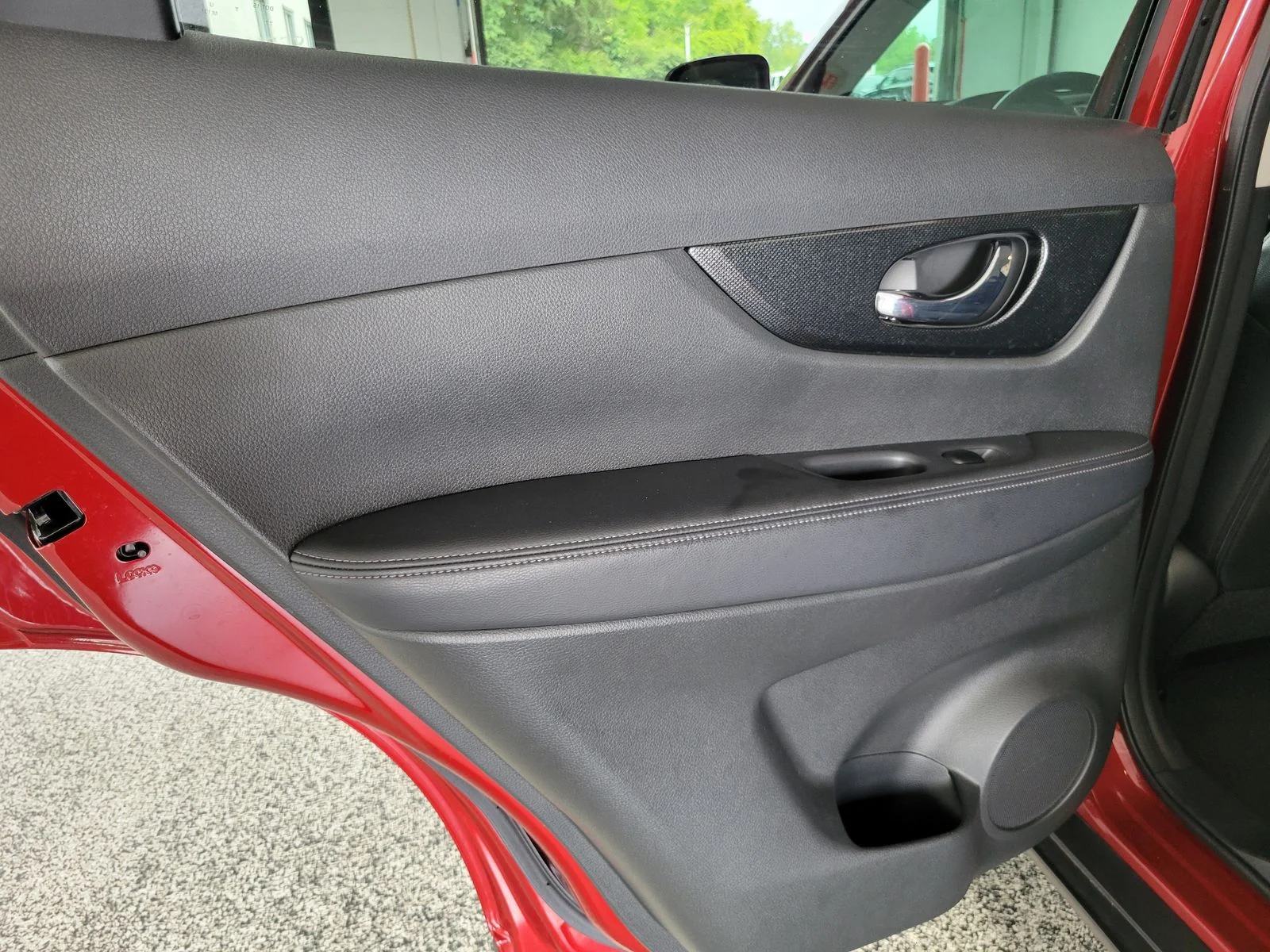 Used 2016 Red Nissan SL image 24