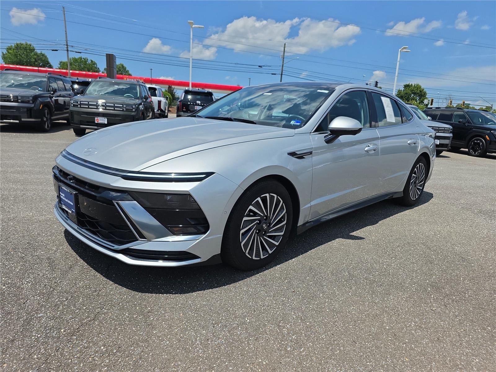 Used 2025 Aero Silver Hyundai Limited image 31