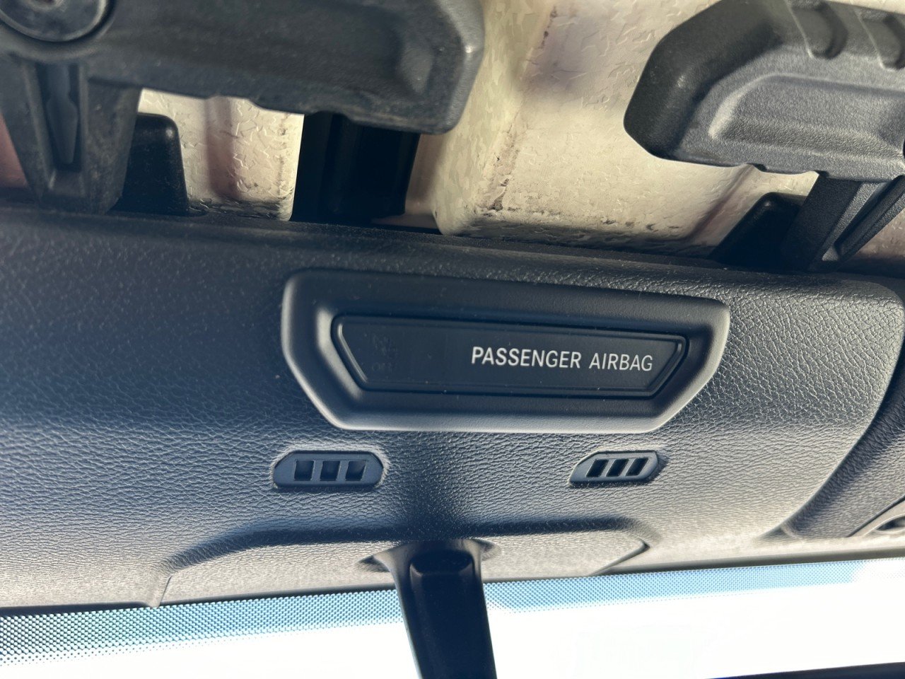 Used 2020 Black Jeep Sahara image 15