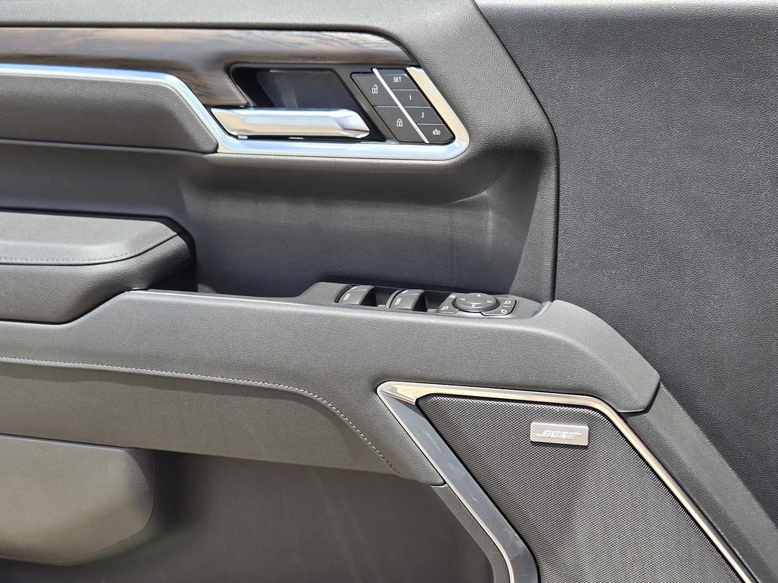 2026 GMC Sierra 1500 SLT - Photo 15