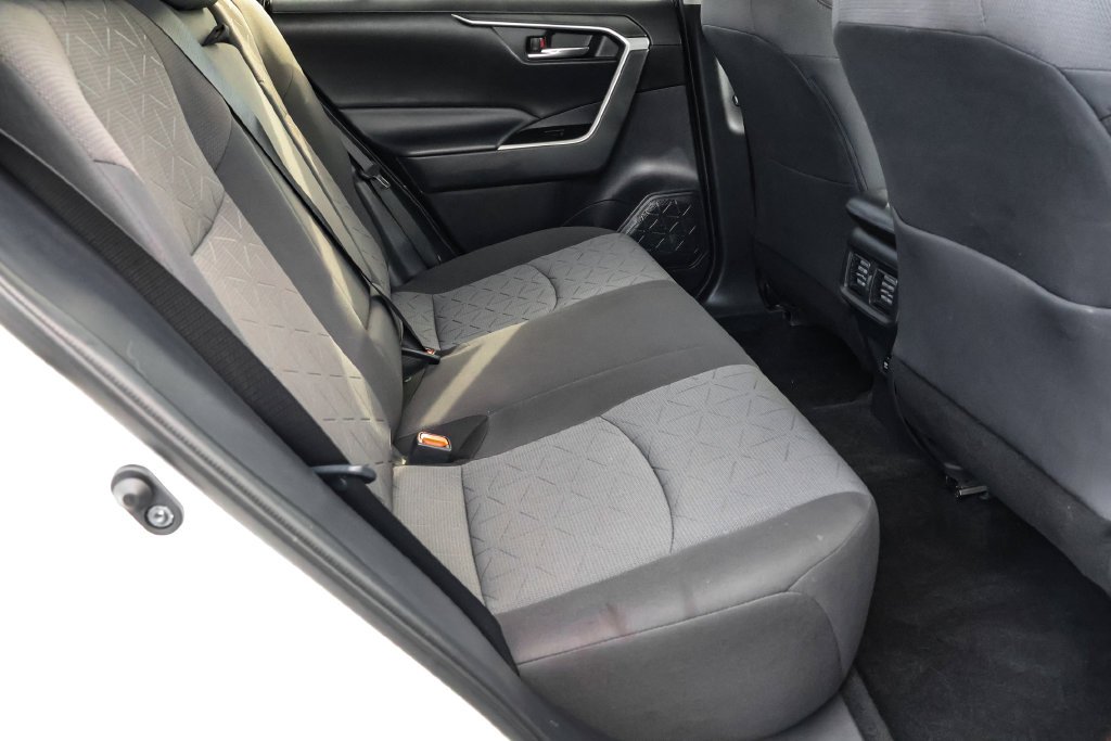 Used 2020 White Toyota XLE image 33