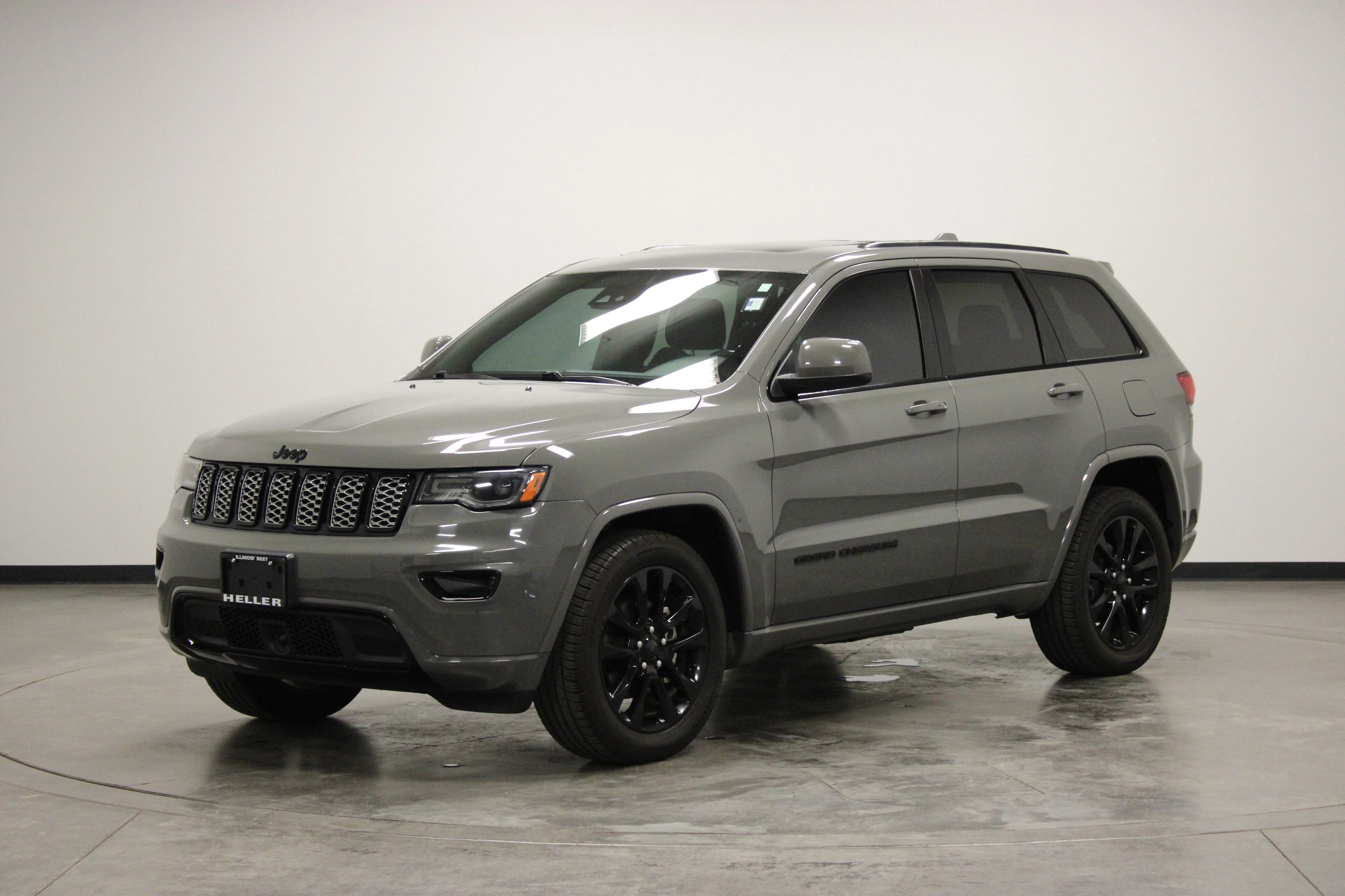 Used 2020 Sting-Gray Clearcoat Jeep Altitude image 4