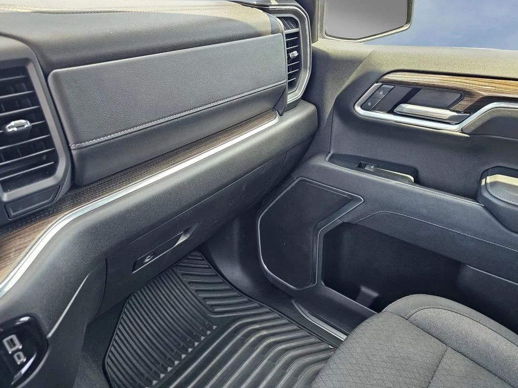 Used 2025 Cypress Gray Chevrolet LT image 26