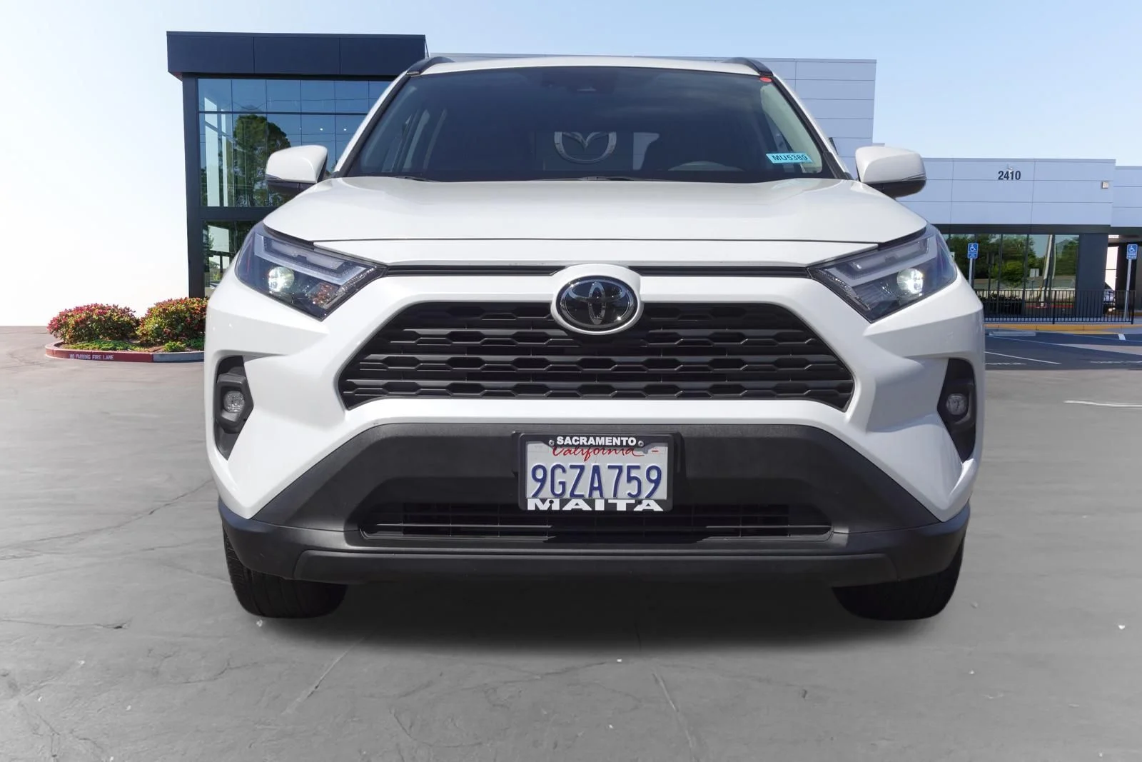 Used 2023 Wind Chill Pearl Toyota XLE Premium image 8