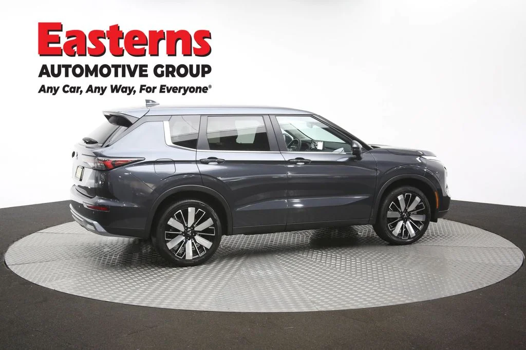 Used 2025 Gray Mitsubishi SE image 38