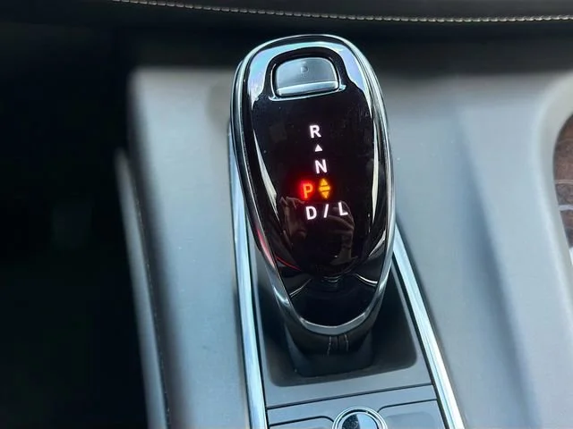 Used 2022 Crystal White Tricoat Cadillac Sport Platinum image 31