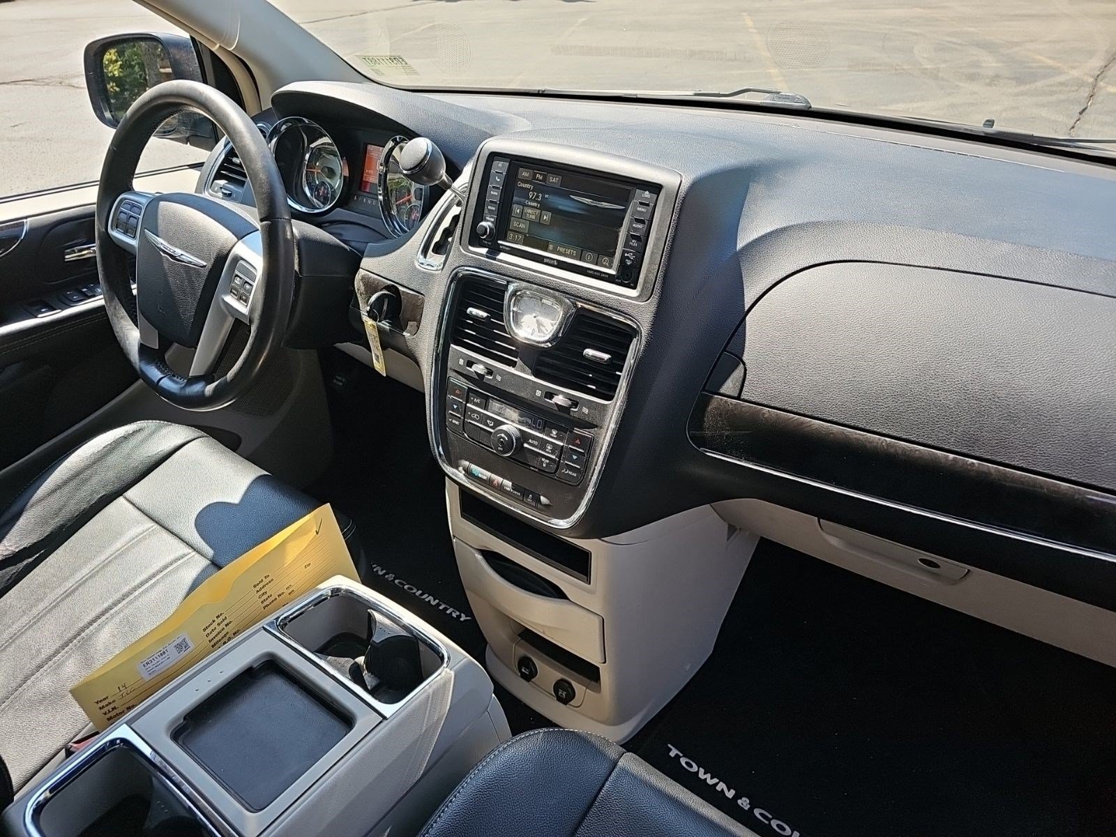 Used 2014 Brilliant Black Crystal Pearlcoat Chrysler Touring image 12