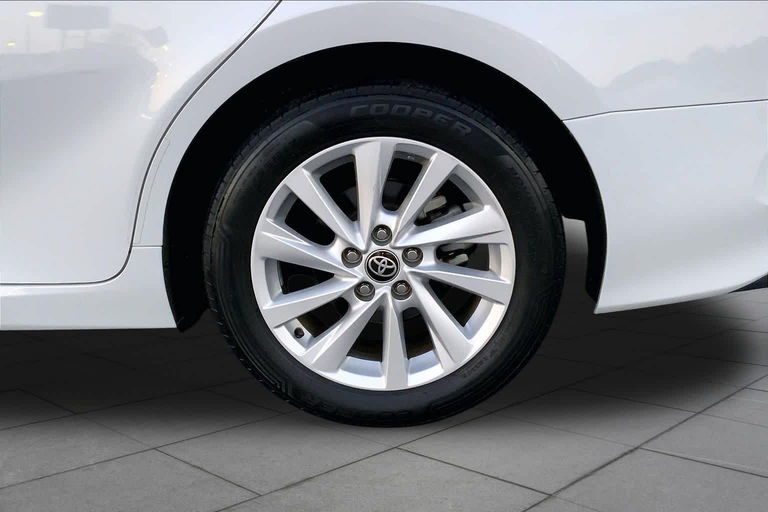 Used 2022 Ice Edge Toyota LE image 10