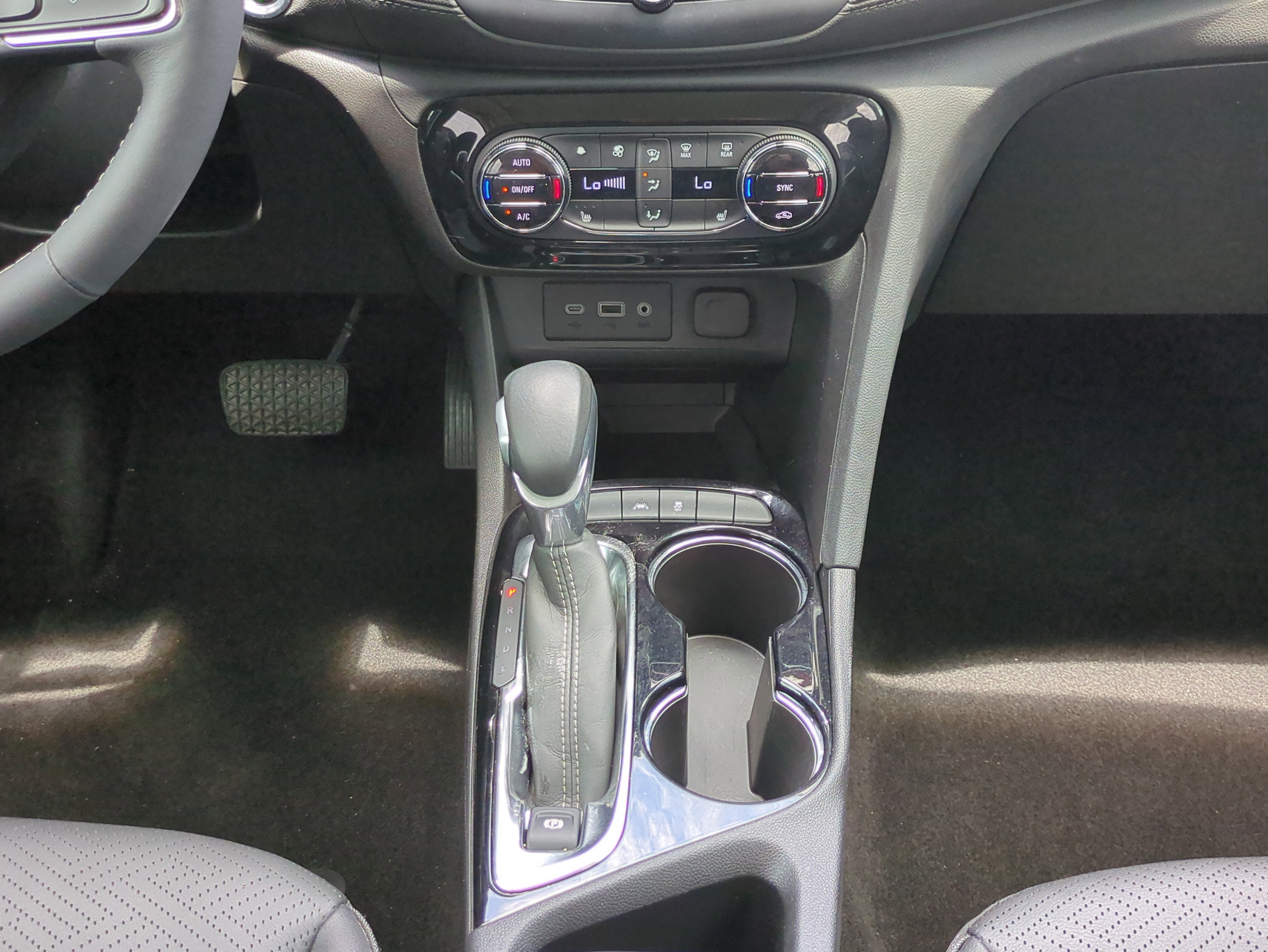 Used 2023 White Frost Tricoat Buick Essence image 20