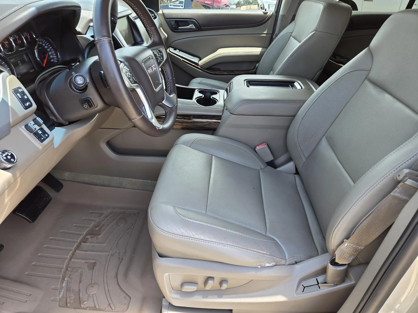 Used 2015 CHAMPAGNE SILVER METALLIC GMC SLT image 30