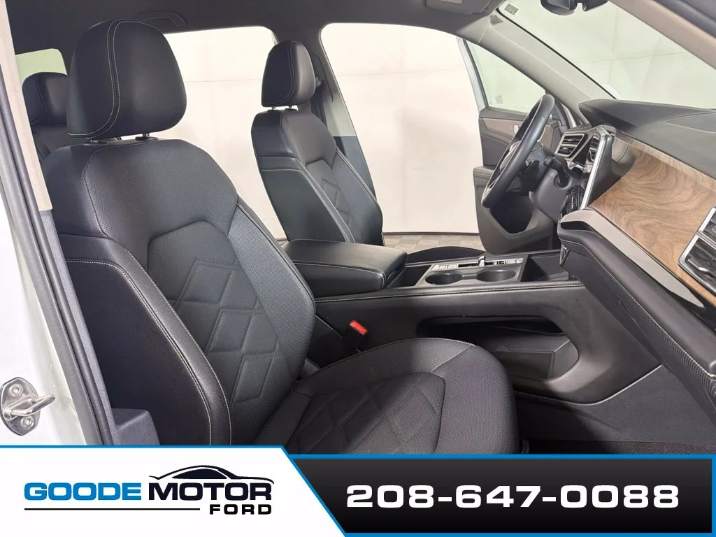 Certified Used 2025 Pure White Volkswagen 2.0T SE image 24