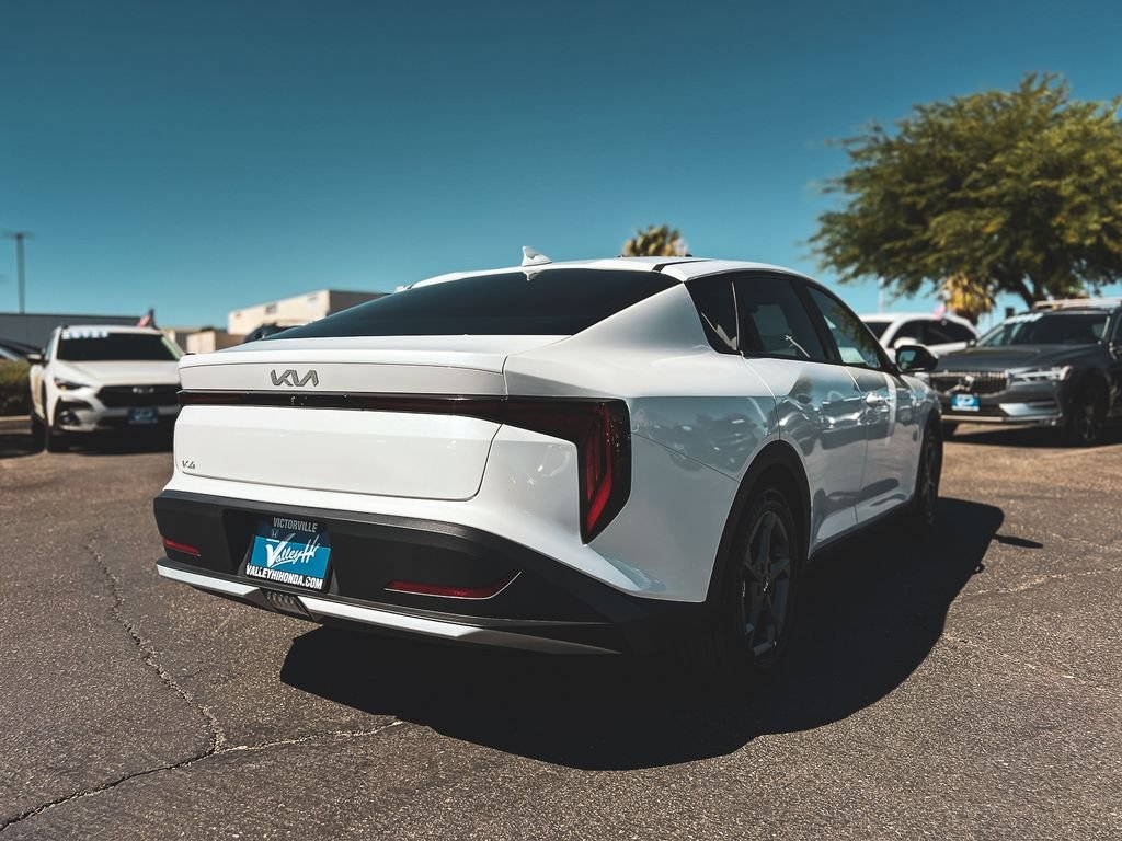Used 2025 White Kia LXS image 9