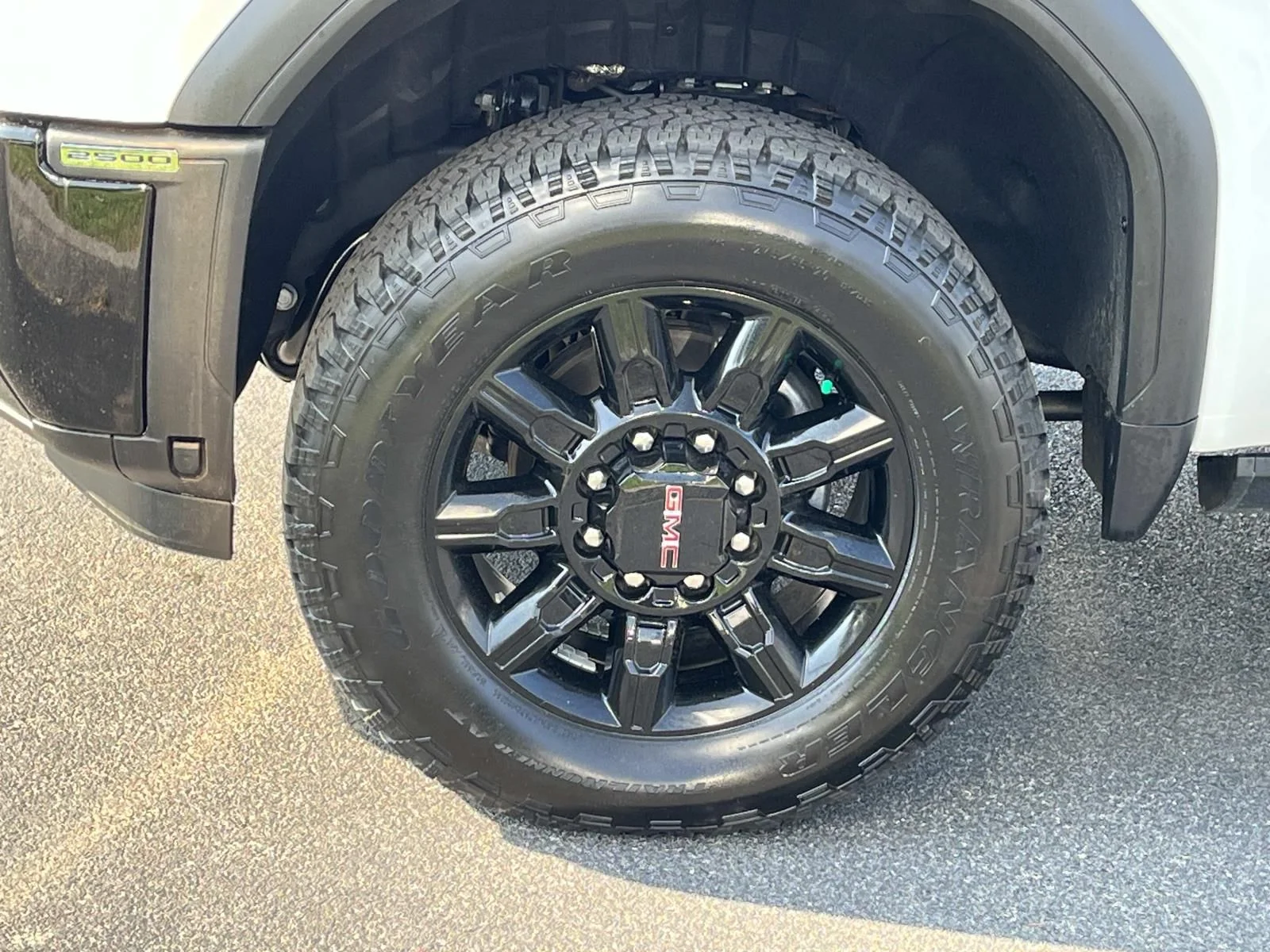 Used 2025 White GMC AT4 image 12