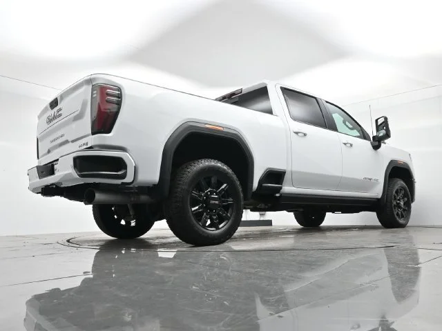 Used 2025 Summit White GMC AT4 image 31
