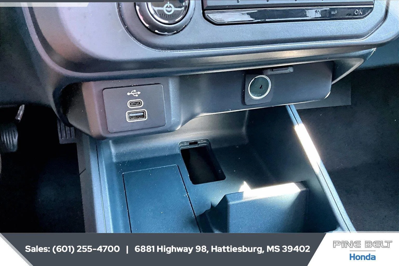 Used 2025 Space White Ford XL image 23