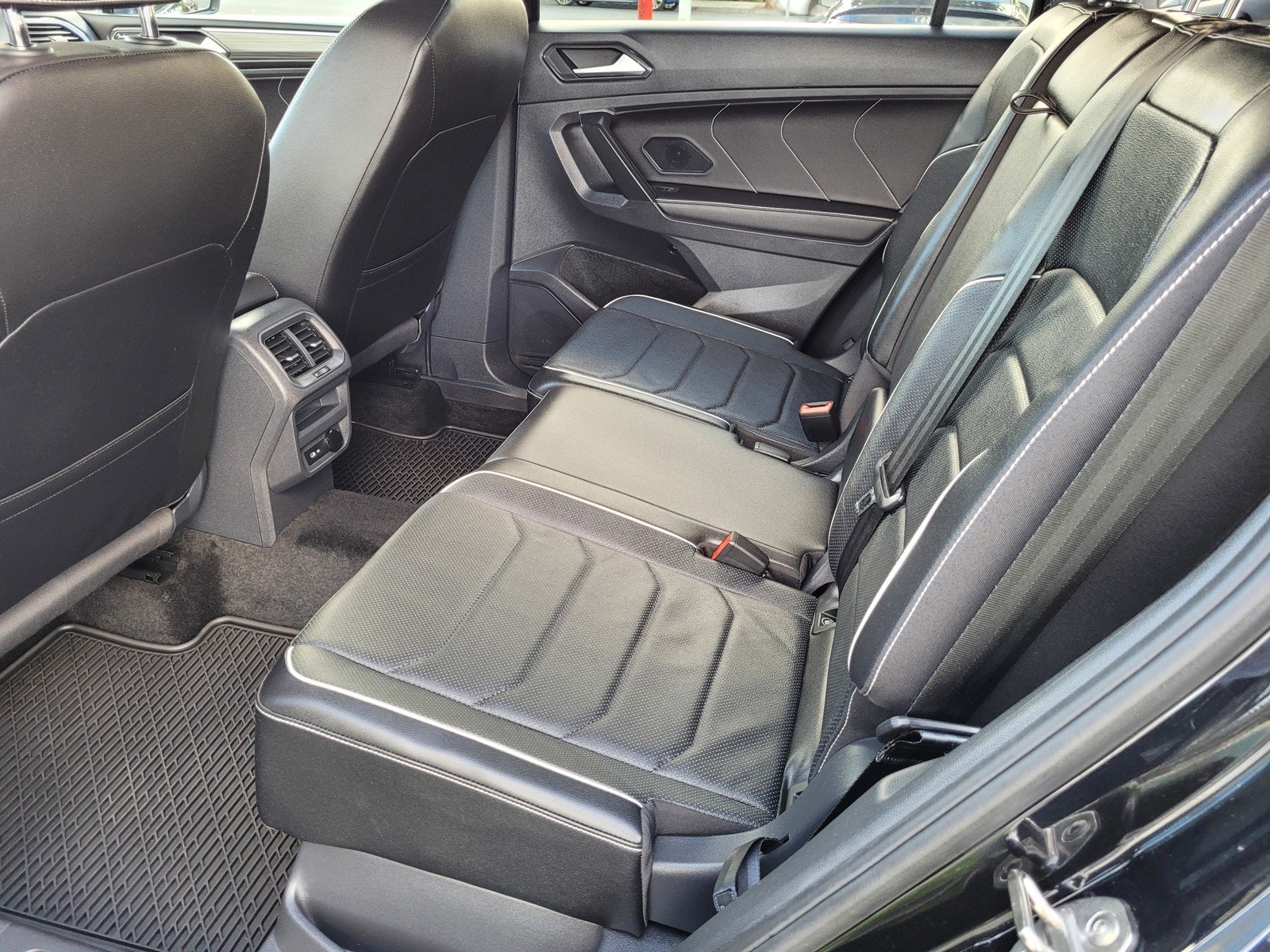 Used 2024 Black Volkswagen 2.0T SEL R-Line image 22