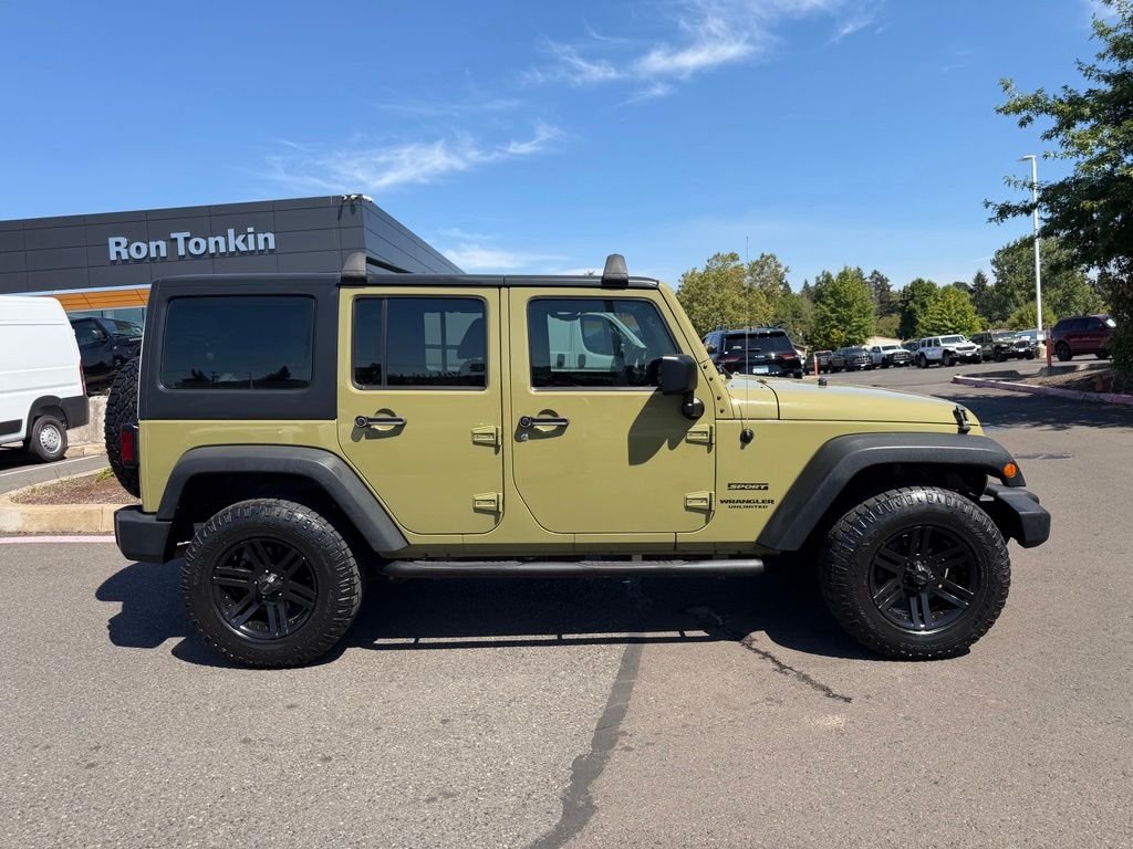 Used 2013 Commando Green Jeep Unlimited Sport image 7