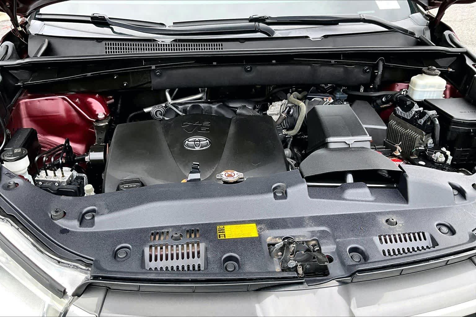 Used 2019 Ooh La La Rouge Mica Toyota XLE image 32