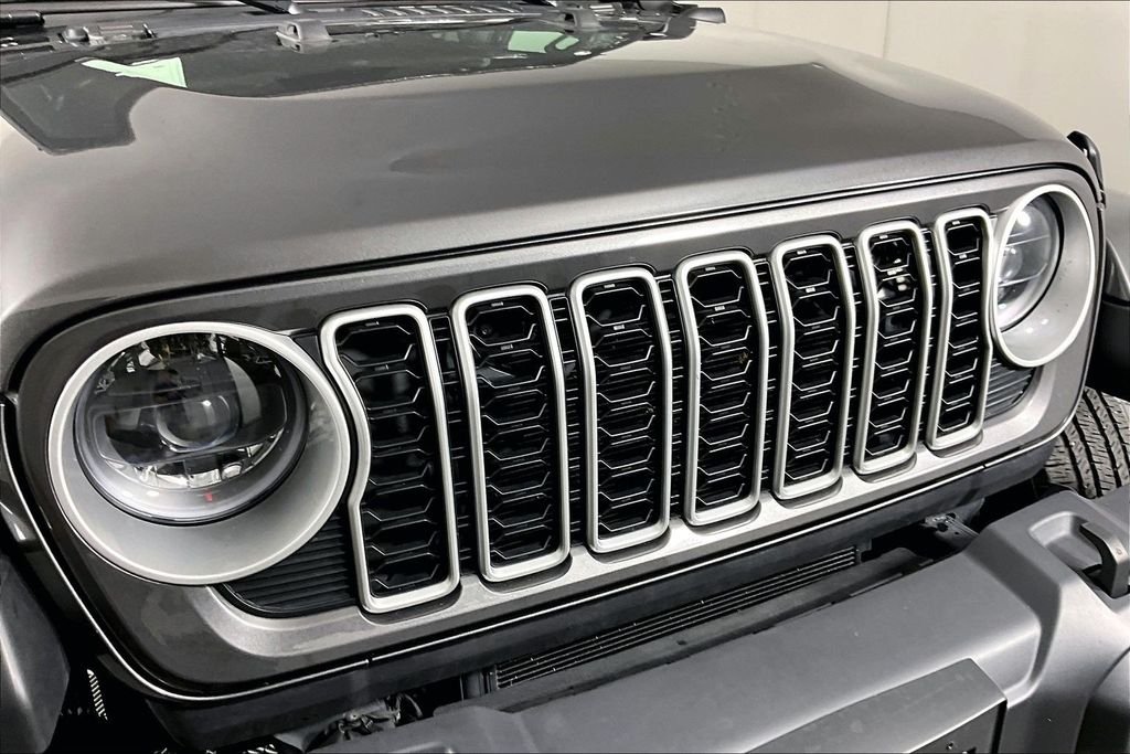Used 2025 Black Jeep Sahara 4xe image 31