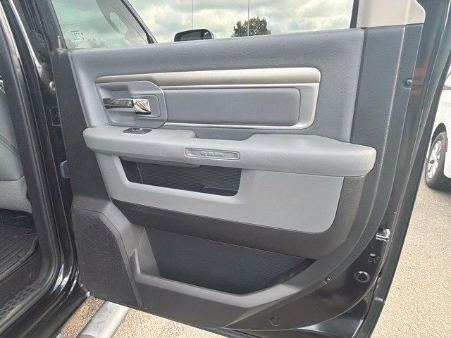 Used 2015 Brilliant Black Crystal Pearlcoat Ram Outdoorsman image 11