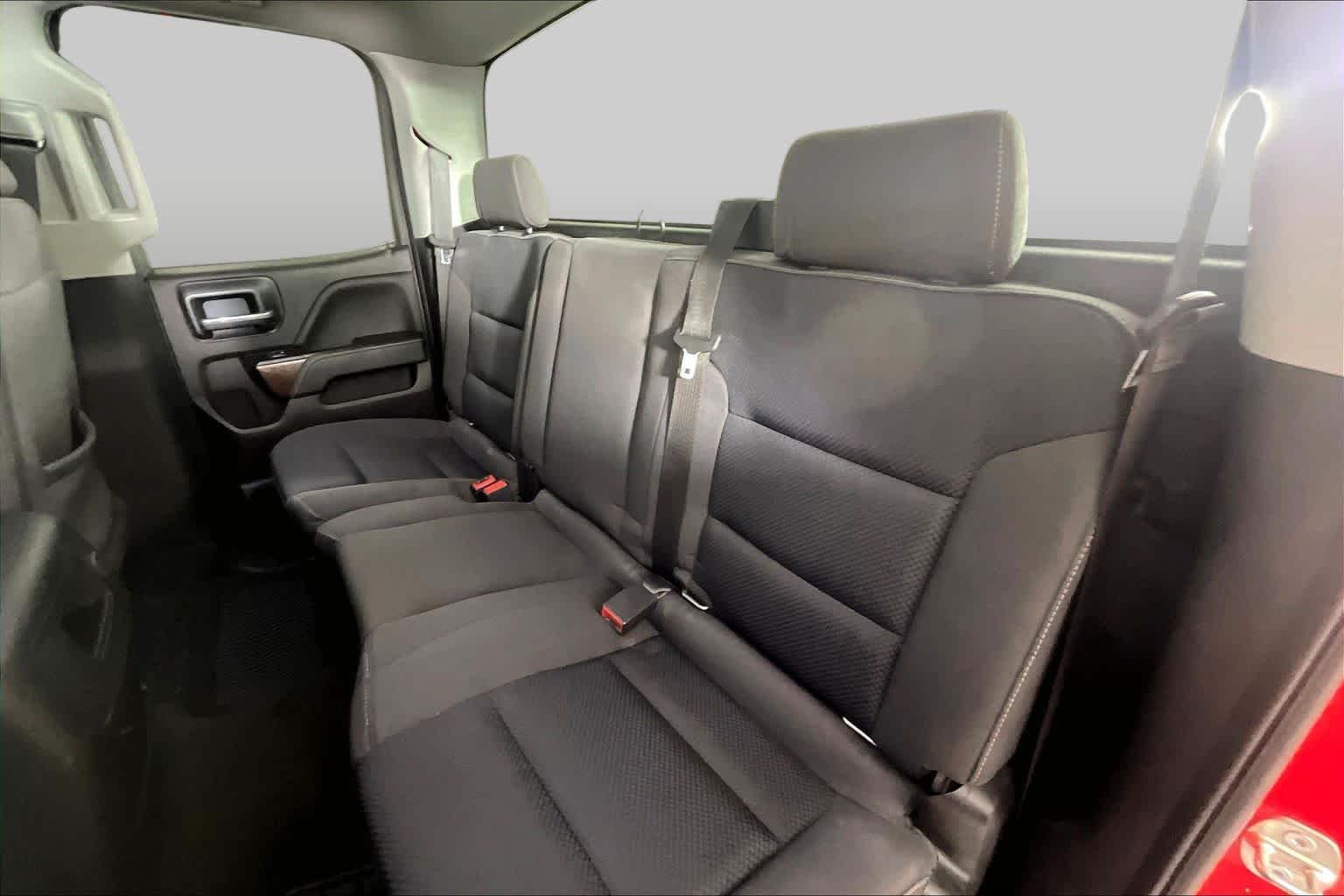 Used 2018 Cardinal Red GMC SLE image 19
