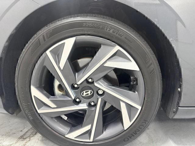 Used 2025 Gray Hyundai SEL Sport image 11