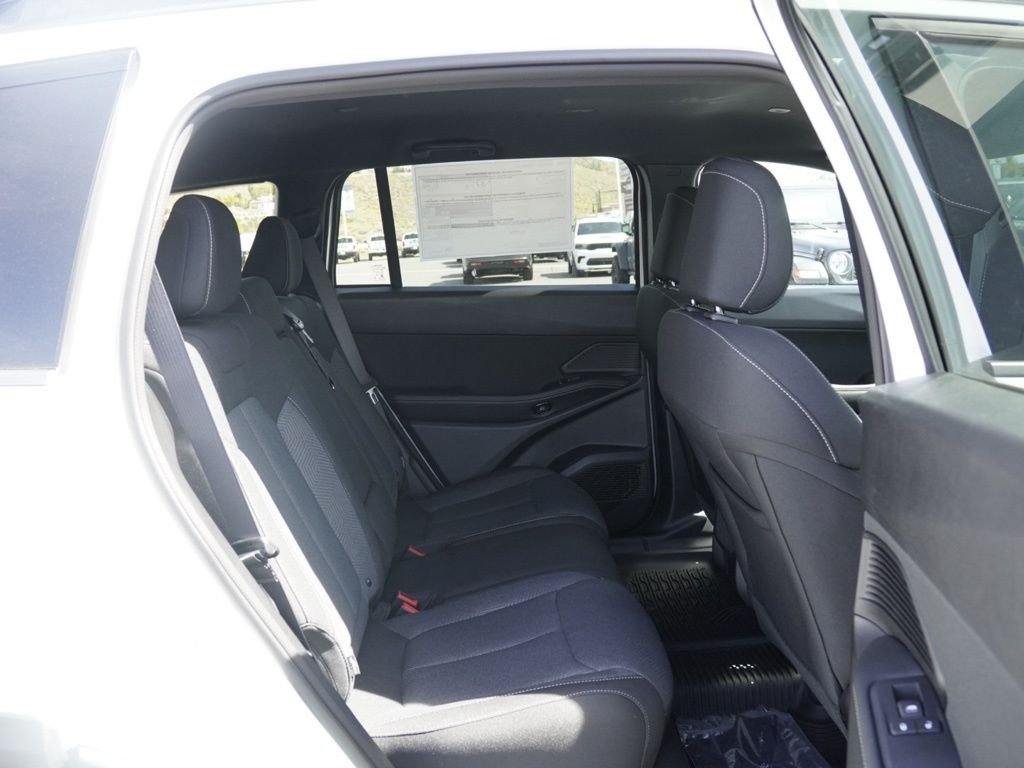 New 2026 Bright White Clear-Coat Exterior Paint Jeep Laredo image 23