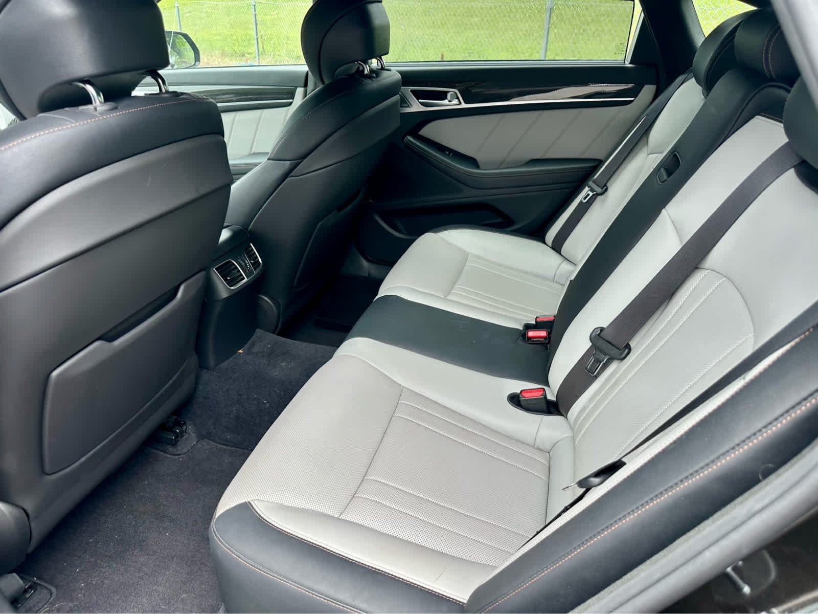 Used 2019 Victoria Black Genesis 3.3T Sport image 13