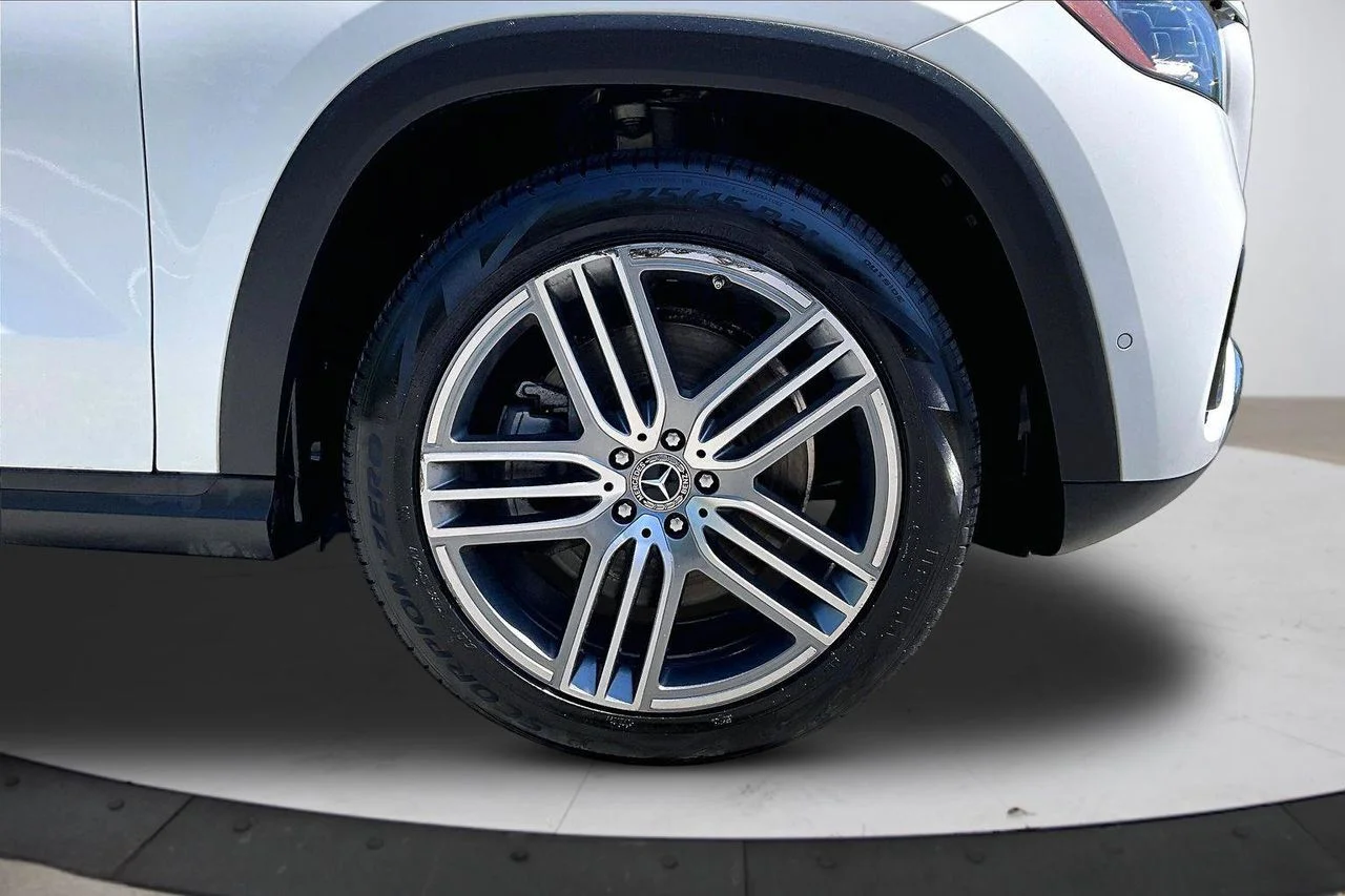 Used 2025 White Mercedes-Benz GLS 450 image 35