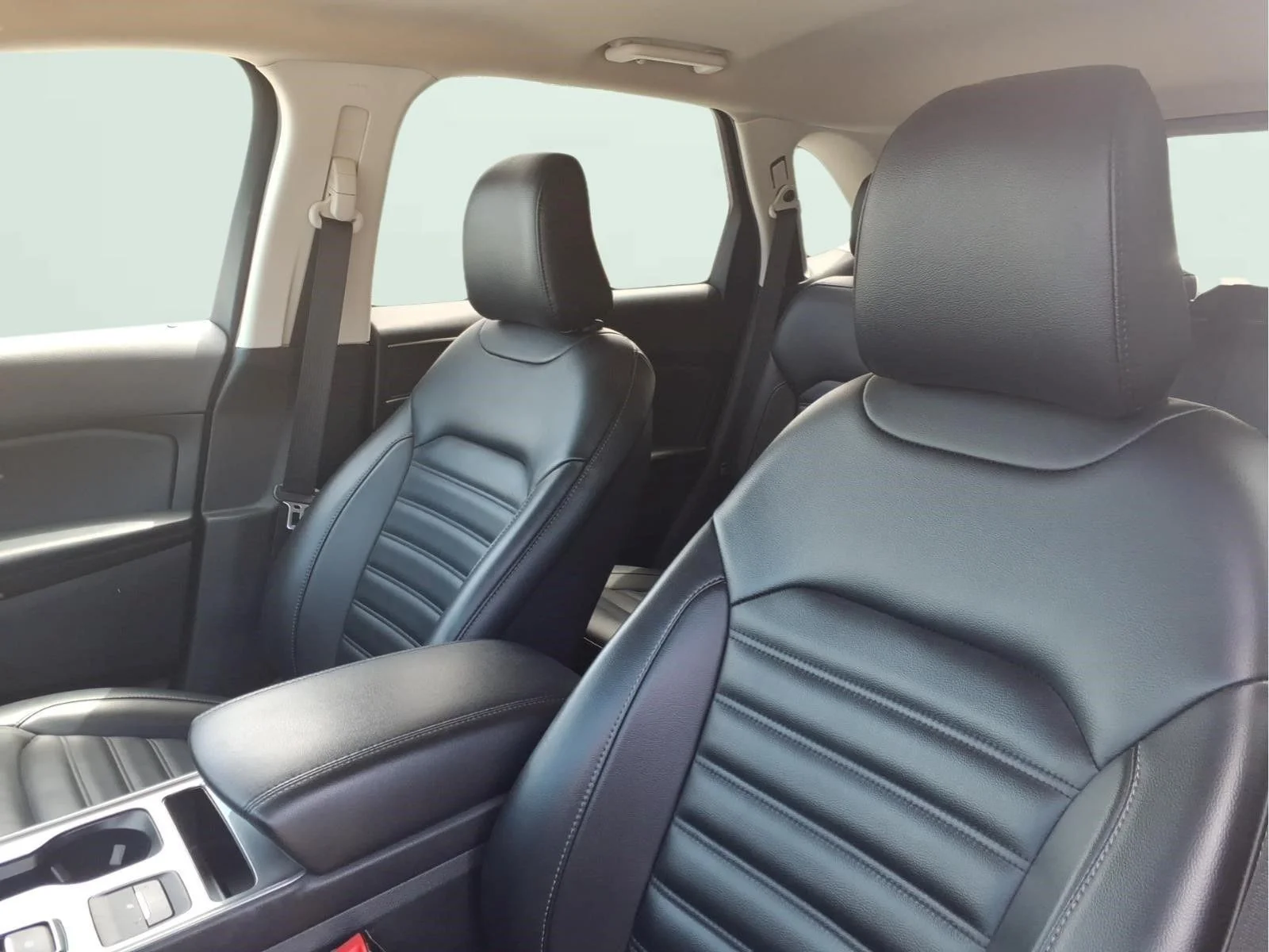 Used 2024 Silver Ford SEL image 18