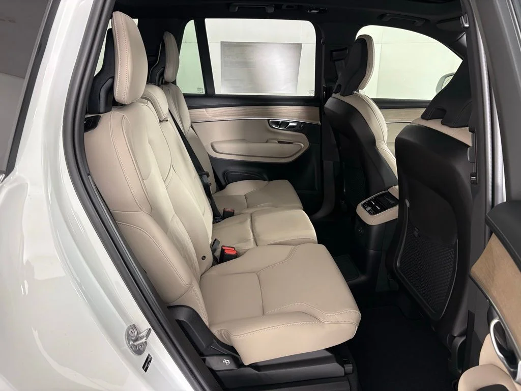 New 2026 White Volvo T8 Plus image 43