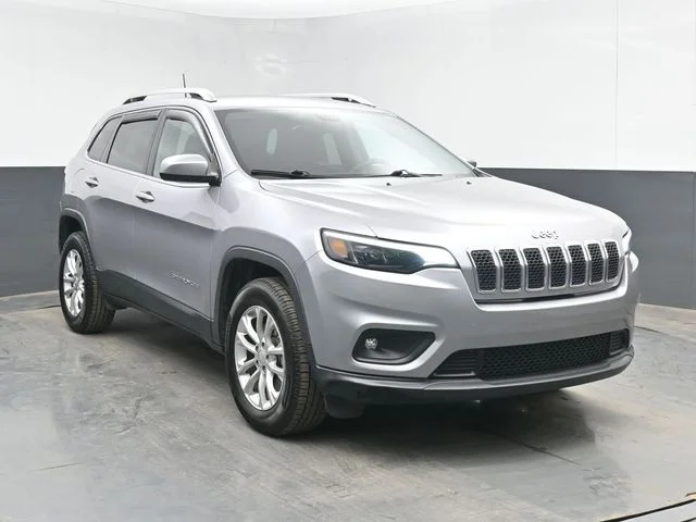 Used 2019 Billet Silver Metallic Clearcoat Jeep Latitude image 2